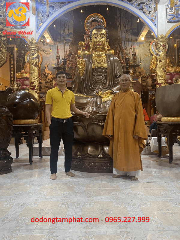 Bàn giao tượng đồng Phật Thích Ca cao 3m nặng 3 tấn dát điểm vàng tại chùa Thiên Ấn, Quảng Ngãi