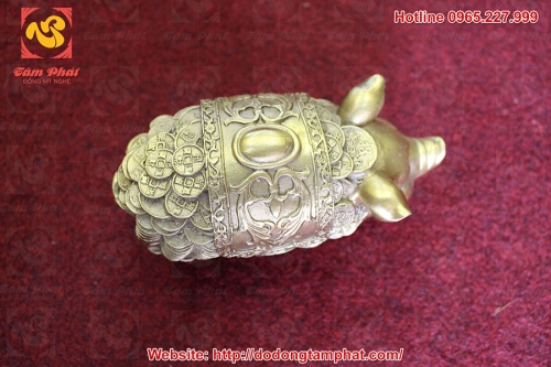 Tượng heo phong thủy cõng tiền vàng