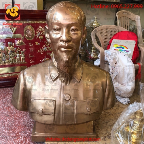 Tượng Bác Hồ bán thân