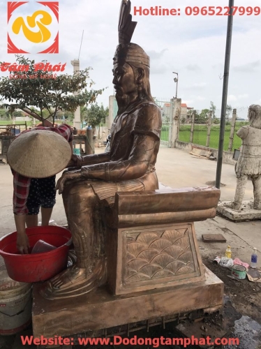 Tượng đồng Quốc Tổ Hùng Vương