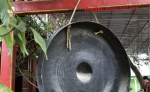 Chiêng đồng đường kính 70cm, giá gỗ, âm thanh trong trẻo