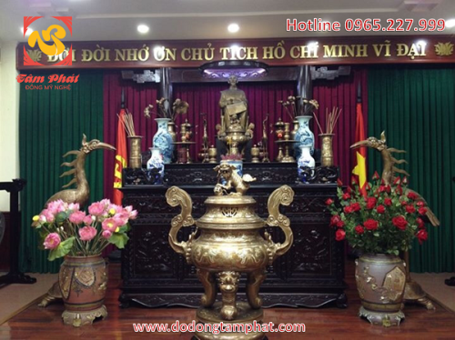 Đỉnh đồng mao rồng màu mộc, họa tiết tinh xảo