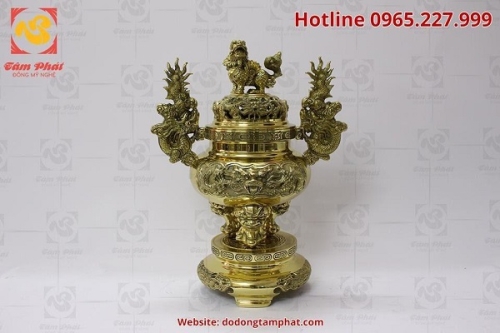 Đỉnh đồng tai rồng mạ vàng, cao 50cm đặt trên bàn thờ gia tiên