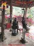 Hạc đồng cỡ lớn, hun giả cổ đặt tại nơi thờ cúng tâm linh