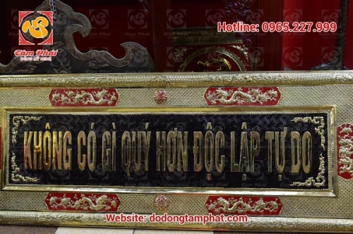 Hoành phi câu đối đặt tại phòng thờ Bác Hồ đẹp tinh xảo