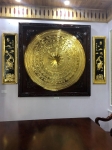 Tranh mặt trống đồng mạ vàng khung gỗ 1m