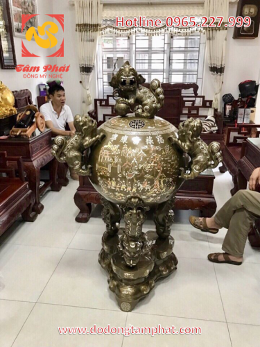 Đỉnh quả bóng khảm ngũ sắc cao 1m2, chạm cảnh Vinh quy bái tổ