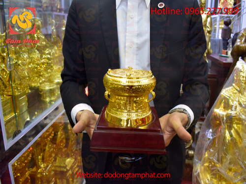 Tặng phẩm trống đồng Ngọc Lũ đường kính 15cm thếp vàng