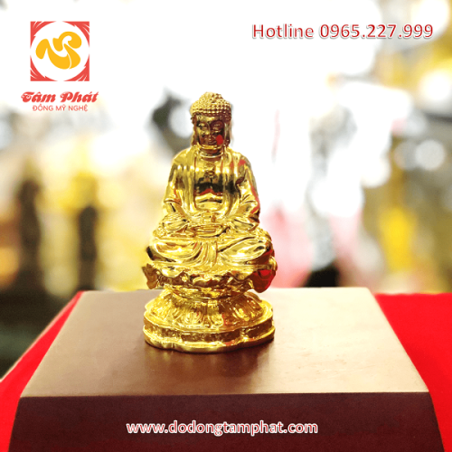 Tượng Phật A Di Đà bằng đồng thếp vàng cao 12cm đặt trên xe hơi