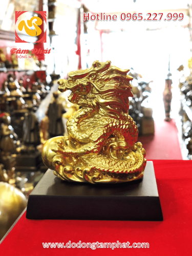 Tượng rồng ôm minh châu Thiên Long Bảo Ngọc mạ vàng