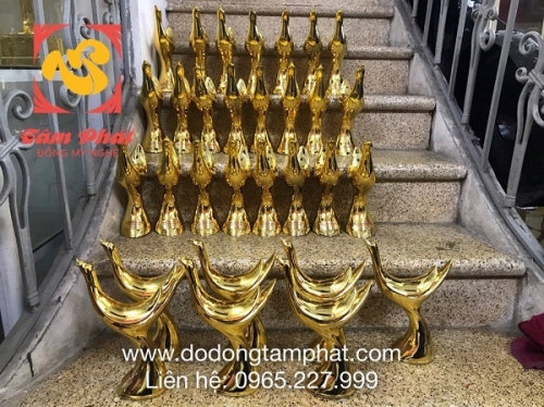 Chim hạc bằng đồng mạ vàng - quà tặng vinh danh