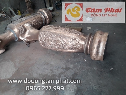 Cặp lộc bình đồng đỏ chạm Tứ quý cao 1m75 tại xưởng