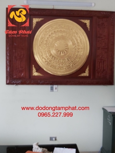 Mặt trống đồng Đông Sơn dát vàng 9999 khung gỗ