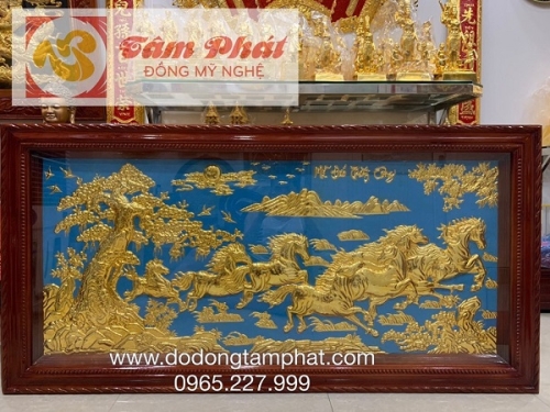 Tranh Bát Mã bằng đồng dát vàng kích thước 2,31m x 1,2m