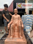 Tượng Bác Hồ ngồi ghế mây bằng đồng đỏ màu mộc cao 1m38 nặng 450kg