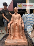 Tượng Bác Hồ ngồi ghế mây bằng đồng đỏ màu mộc cao 1m38 nặng 450kg