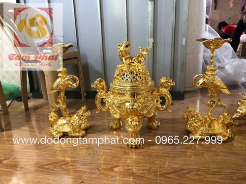 Bộ đồ thờ mang nét đẹp thiêng liêng mạ vàng sắc nét