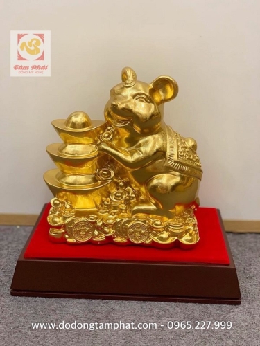 Tượng chuột tài lộc đẹp bên Kim Nguyên Bảo dát vàng