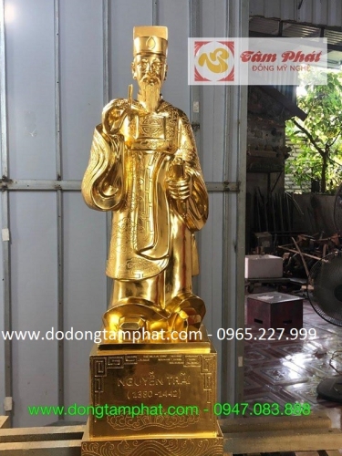 Tượng Nguyễn Trãi bằng đồng thếp vàng 9999 tại xưởng