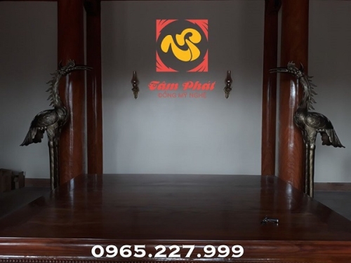 Đôi hạc chầu cỡ lớn chế tác từ đồng vàng lắp đặt cho đình chùa