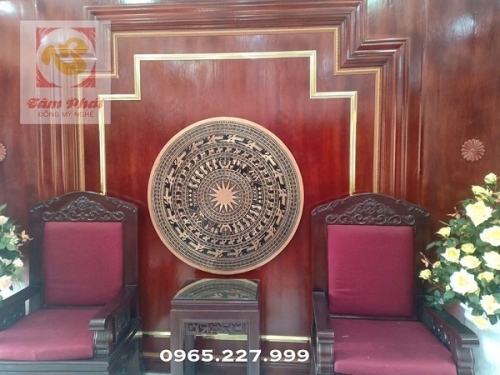 Mặt trống đồng Ngọc Lũ bằng đồng đỏ lắp đặt cho cơ quan khách hàng