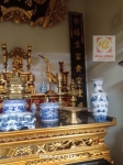 Trang trí gian thờ bằng đồ đồng thờ cúng truyền thống