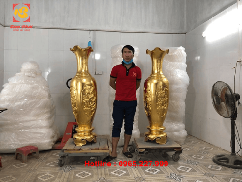 Đôi lục bình bằng đồng đỏ hoa văn tứ quý dát vàng 9999 cao 1m35