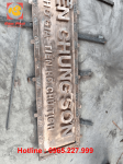 Đúc biển tên bằng đồng - đền Chung Sơn thờ gia tiên Chủ tịch Hồ Chí Minh