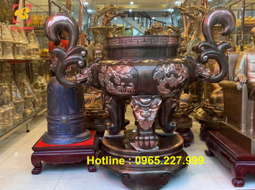 Lư hương đồng đỏ hoa văn tứ quý cao 1m55