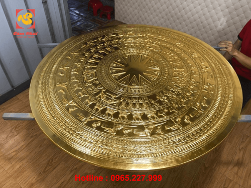 Thi công lắp đặt mặt trống đồng mạ vàng đường kính 1m75