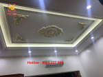 Dát vàng trần nhà nội thất tại nhà khách sang trọng tinh xảo