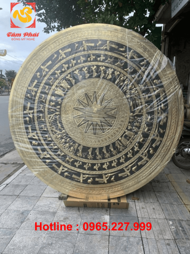Mặt trống đồng phong thủy bằng đồng vàng đường kính 2m2