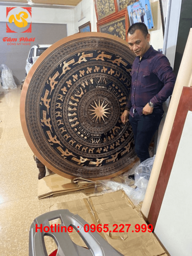 Mặt trống đồng đỏ đúc đường kính 1m6 nặng 200kg bàn giao công an tỉnh Quảng Ninh