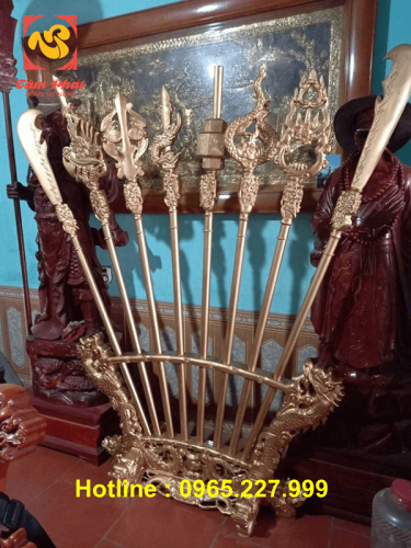 Bộ bát bửu bằng đồng cao 2m2 đẹp cổ kính trang nghiêm