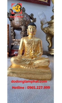 Tượng Phật Thích Ca nâng bình báu bằng đồng dát điểm vàng