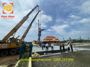 Hoàn thiện lắp đặt tượng Bác Hồ bằng đồng cao 6m nặng 10 tấn